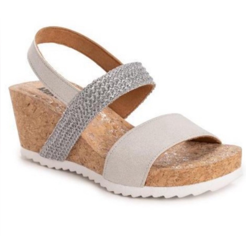 Muk Luks Wendy Silver and Tan Wedge Sandals, Size 6, NWT